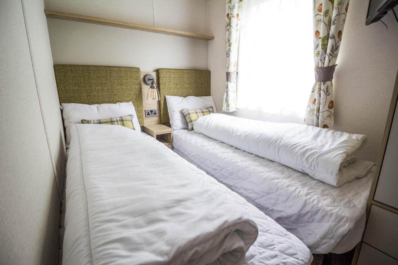 فندق Beautiful 6 Berth Caravan With Decking At Southview Holiday Park Ref 33024O سكيغنيس المظهر الخارجي الصورة