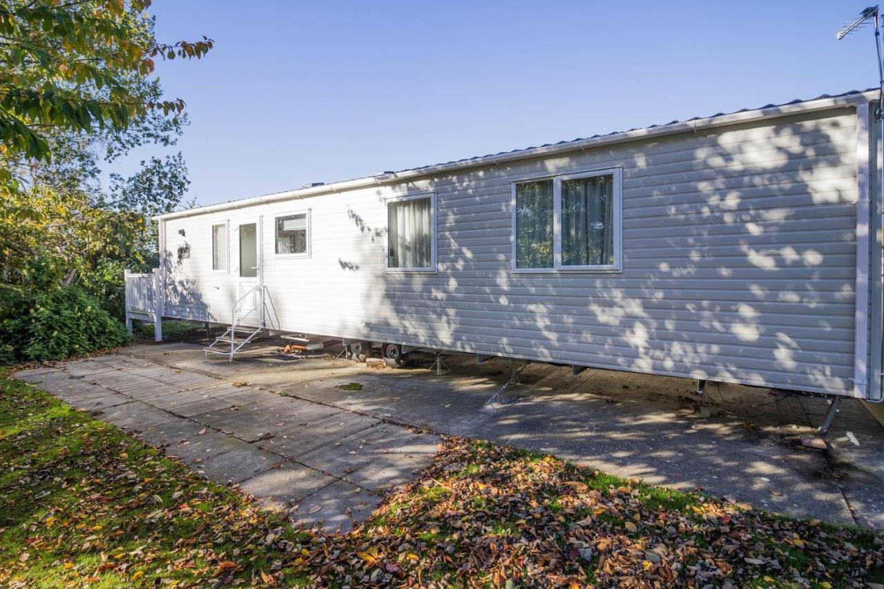 فندق Beautiful 6 Berth Caravan With Decking At Southview Holiday Park Ref 33024O سكيغنيس المظهر الخارجي الصورة