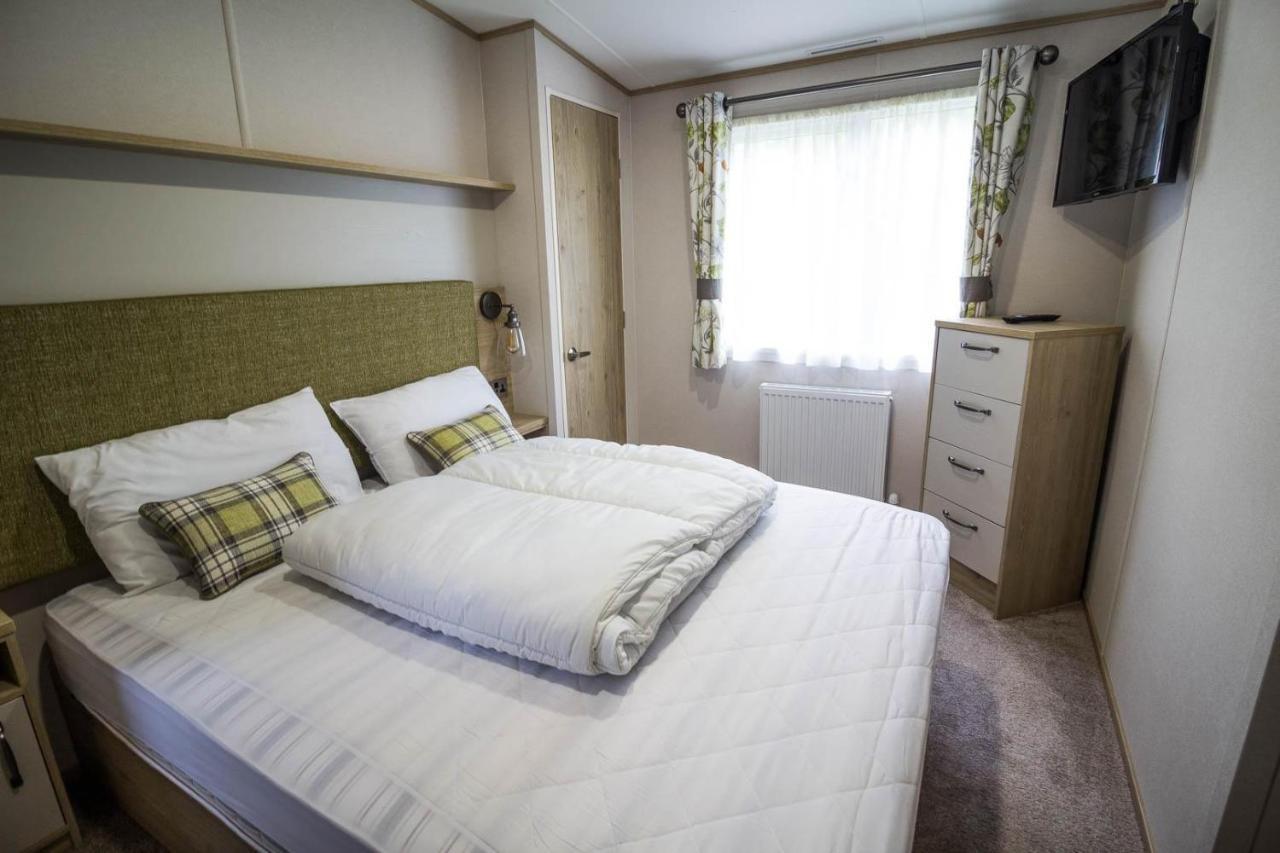 فندق Beautiful 6 Berth Caravan With Decking At Southview Holiday Park Ref 33024O سكيغنيس المظهر الخارجي الصورة