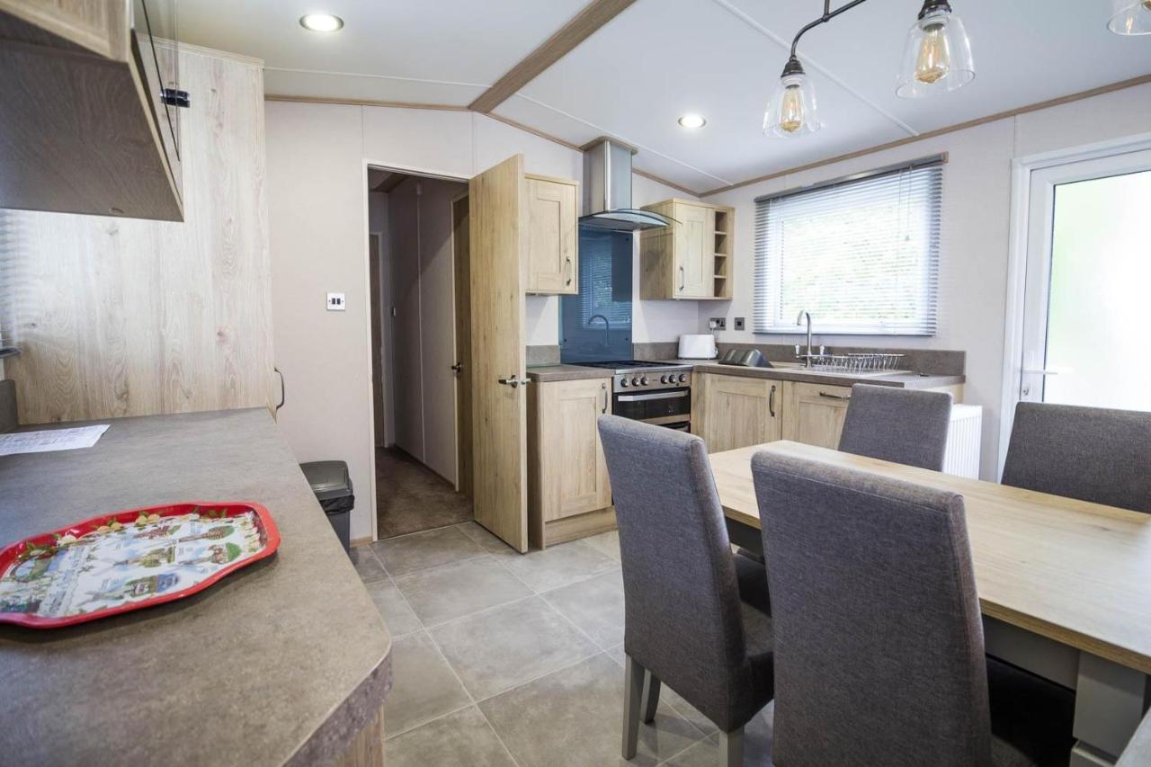 فندق Beautiful 6 Berth Caravan With Decking At Southview Holiday Park Ref 33024O سكيغنيس المظهر الخارجي الصورة