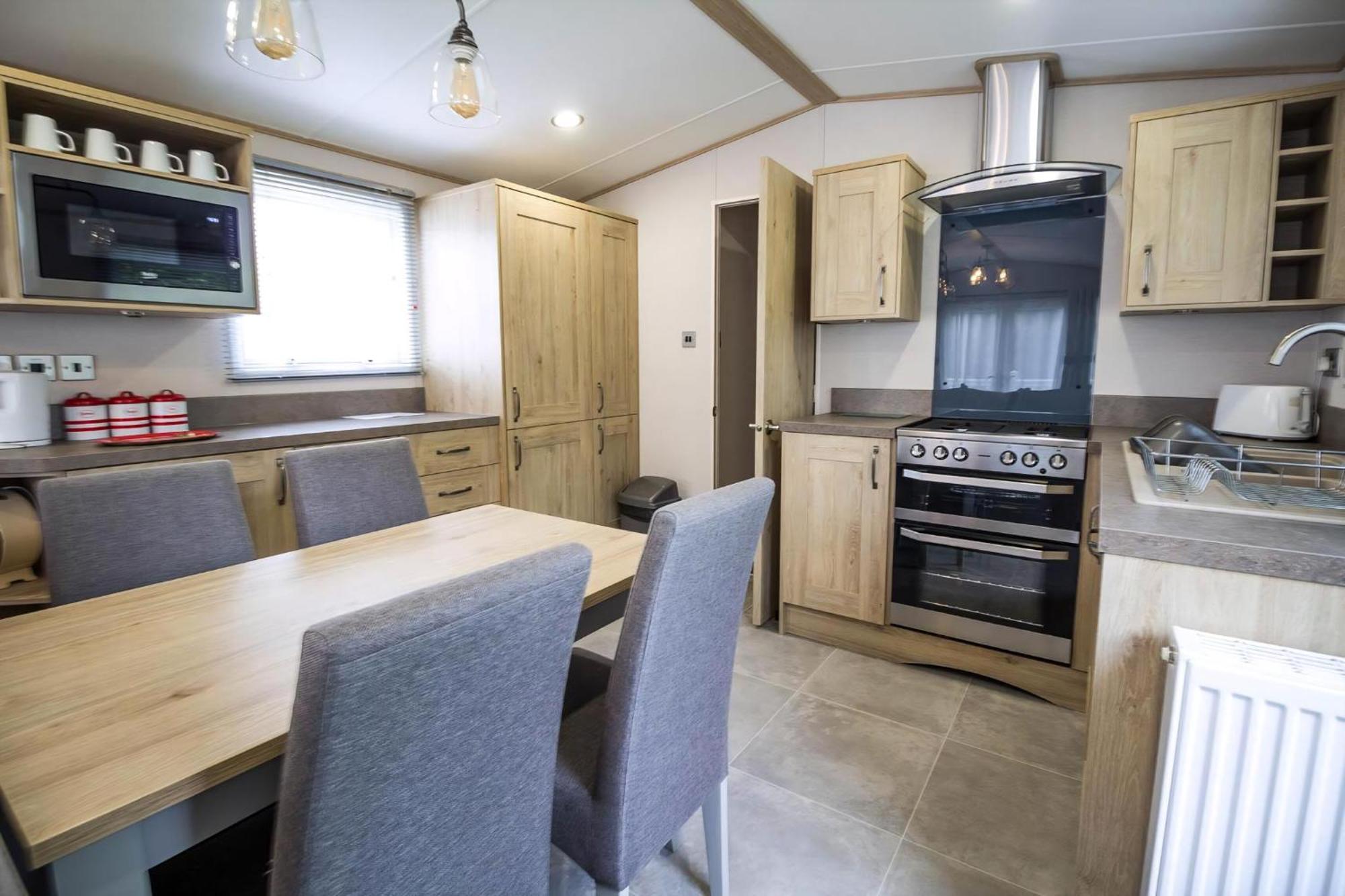 فندق Beautiful 6 Berth Caravan With Decking At Southview Holiday Park Ref 33024O سكيغنيس المظهر الخارجي الصورة